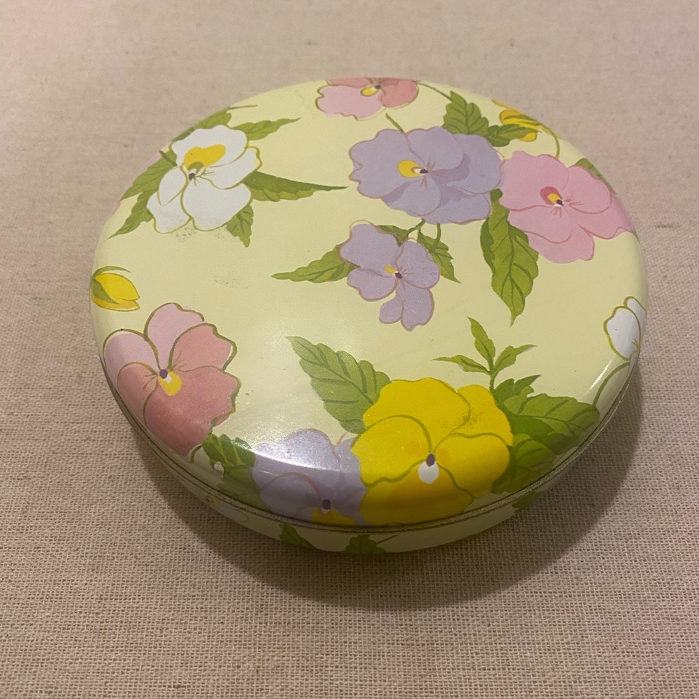 Vintage 1983 Avon Pansy Patch Mints Decorative Tin - image 1